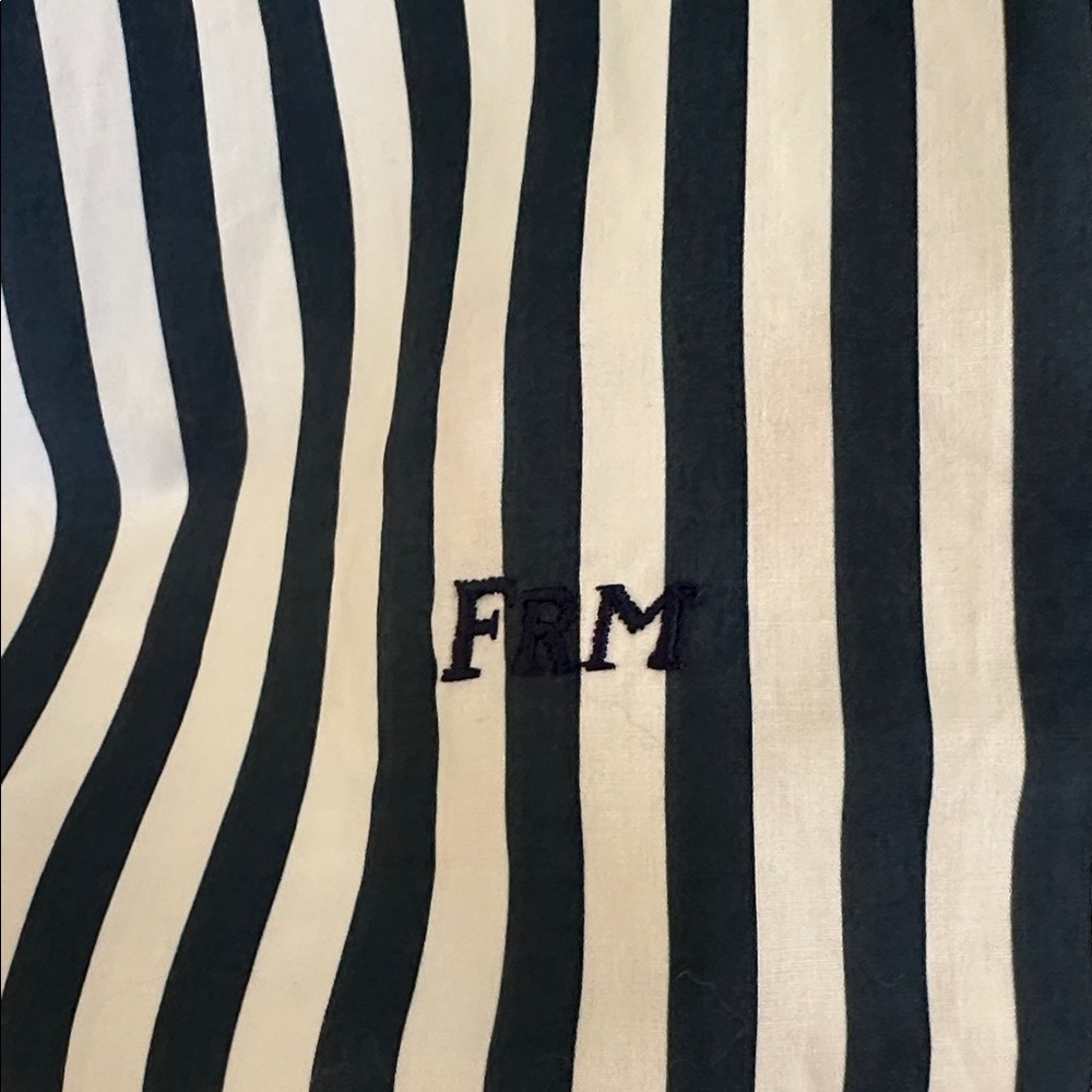 Frame Namu Cropped Black and White Pinstriped Organic Cotton Shirt - Picture 3 of 6